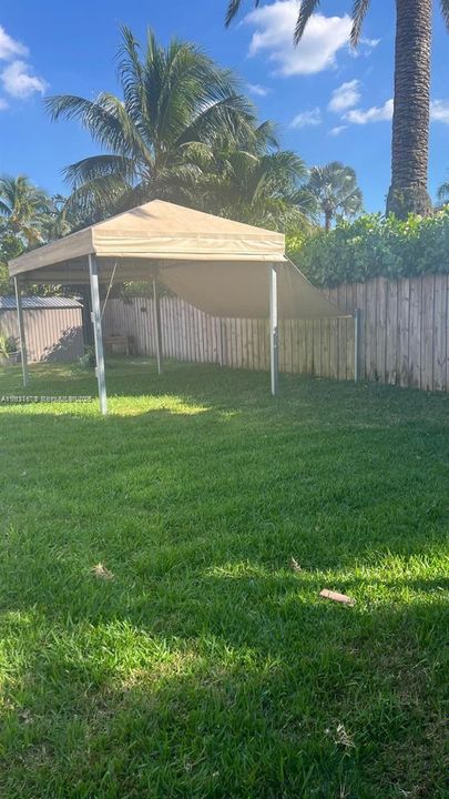 For Rent: $3,450 (4 beds, 2 baths, 2416 Square Feet)