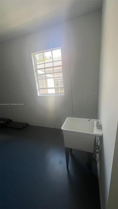 For Rent: $3,450 (4 beds, 2 baths, 2416 Square Feet)