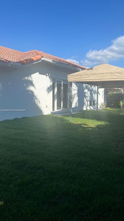 For Rent: $3,450 (4 beds, 2 baths, 2416 Square Feet)