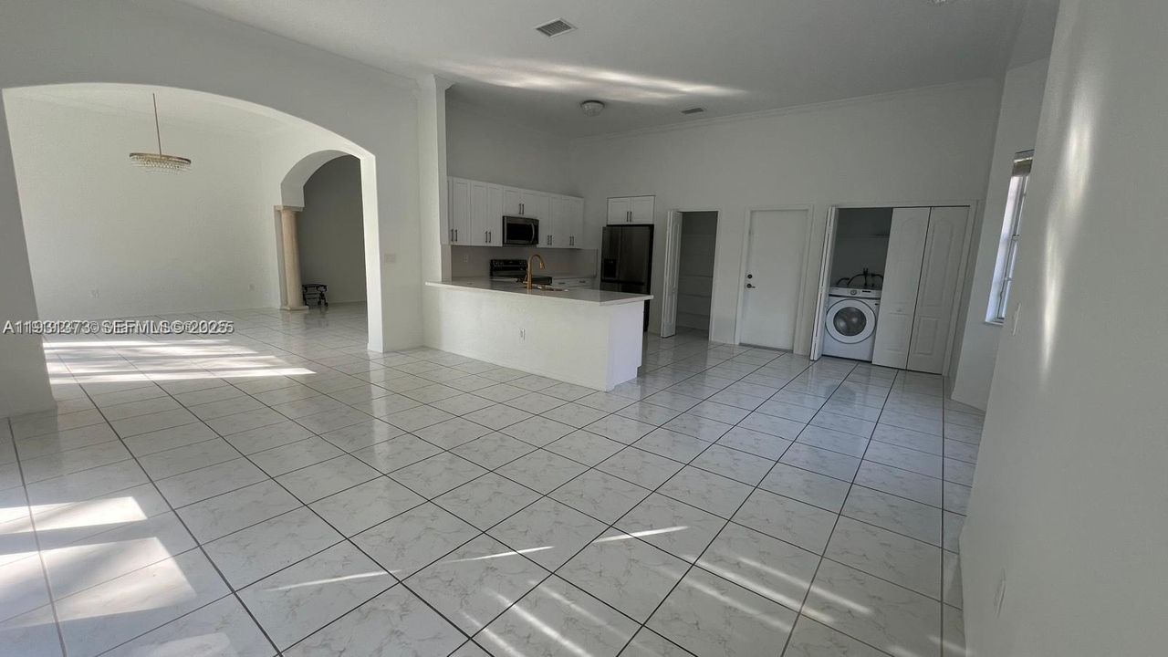 For Rent: $3,450 (4 beds, 2 baths, 2416 Square Feet)