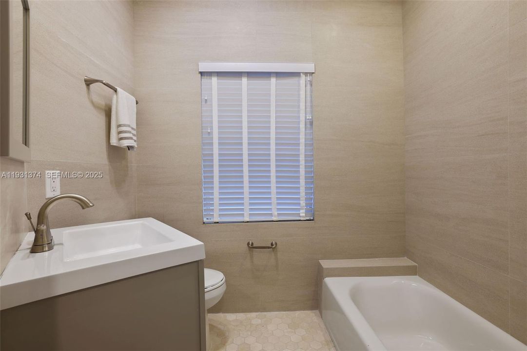 For Sale: $2,400,000 (4 beds, 4 baths, 1908 Square Feet)