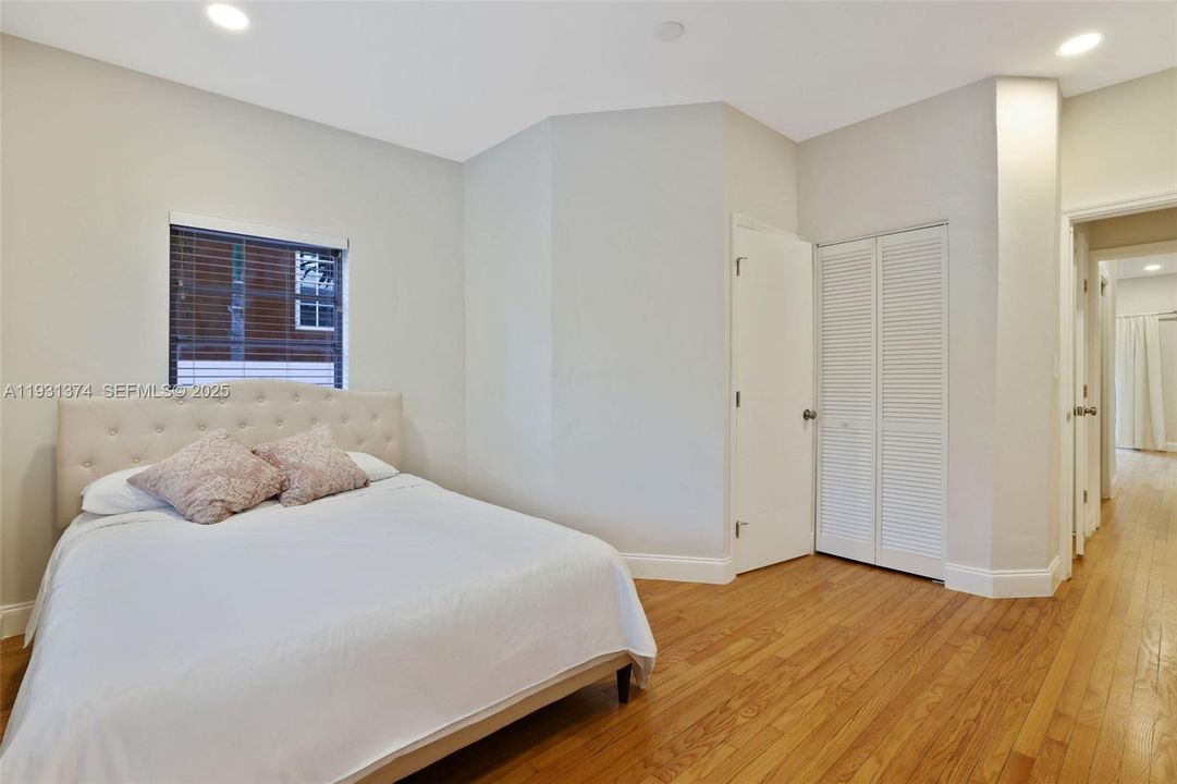 For Sale: $2,400,000 (4 beds, 4 baths, 1908 Square Feet)