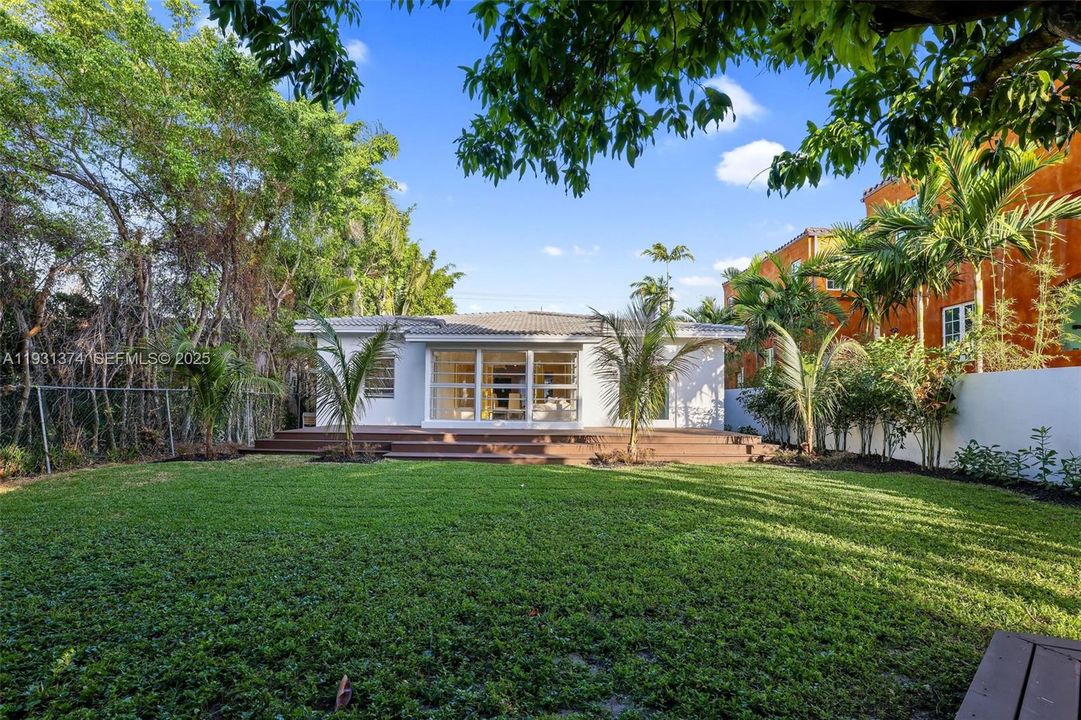 For Sale: $2,400,000 (4 beds, 4 baths, 1908 Square Feet)