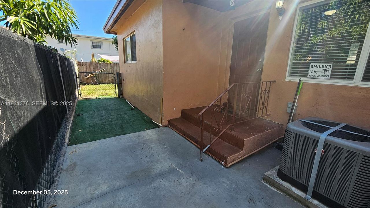 出租: $1,800 (2 贝兹, 1 浴室, 950 平方英尺)