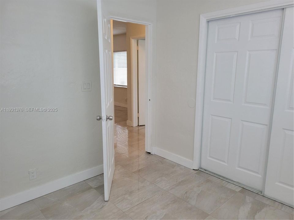 出租: $1,800 (2 贝兹, 1 浴室, 950 平方英尺)