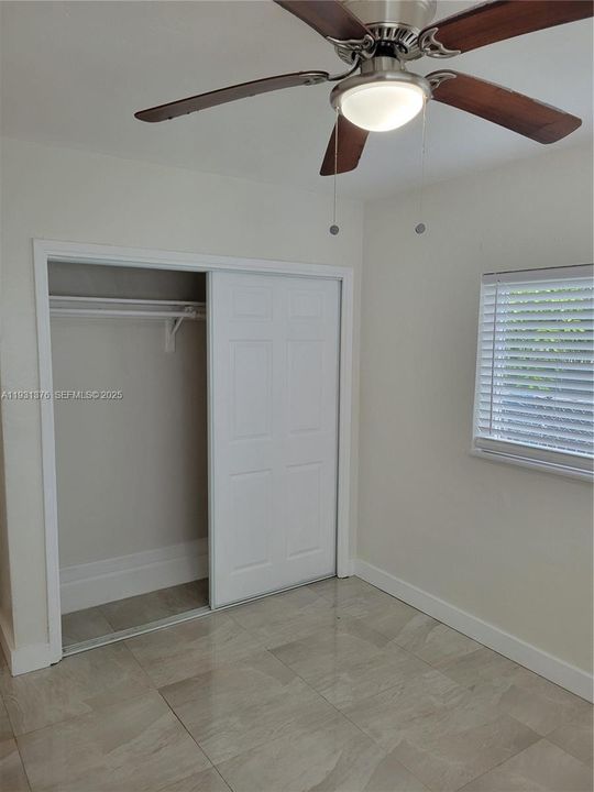 出租: $1,800 (2 贝兹, 1 浴室, 950 平方英尺)