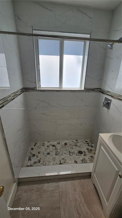 出租: $1,800 (2 贝兹, 1 浴室, 950 平方英尺)