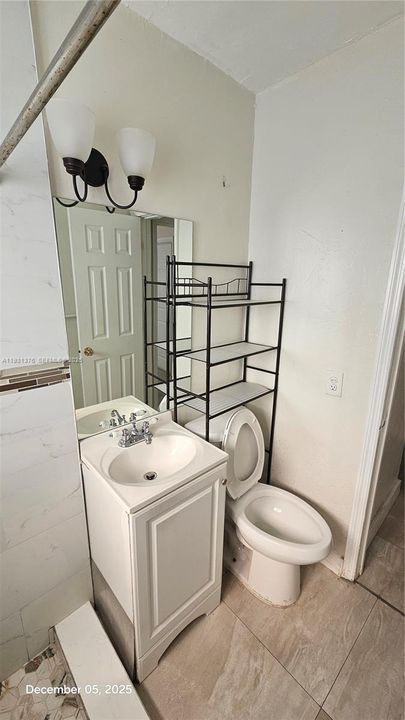 出租: $1,800 (2 贝兹, 1 浴室, 950 平方英尺)