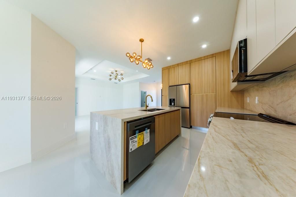 На продажу: $430,000 (4 спален, 2 ванн, 1719 Квадратных фут)