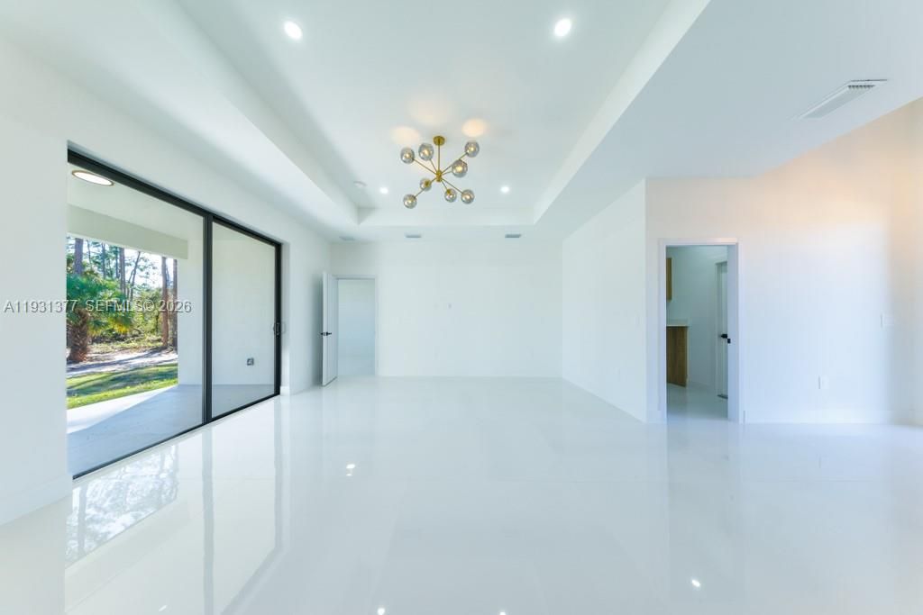 На продажу: $430,000 (4 спален, 2 ванн, 1719 Квадратных фут)