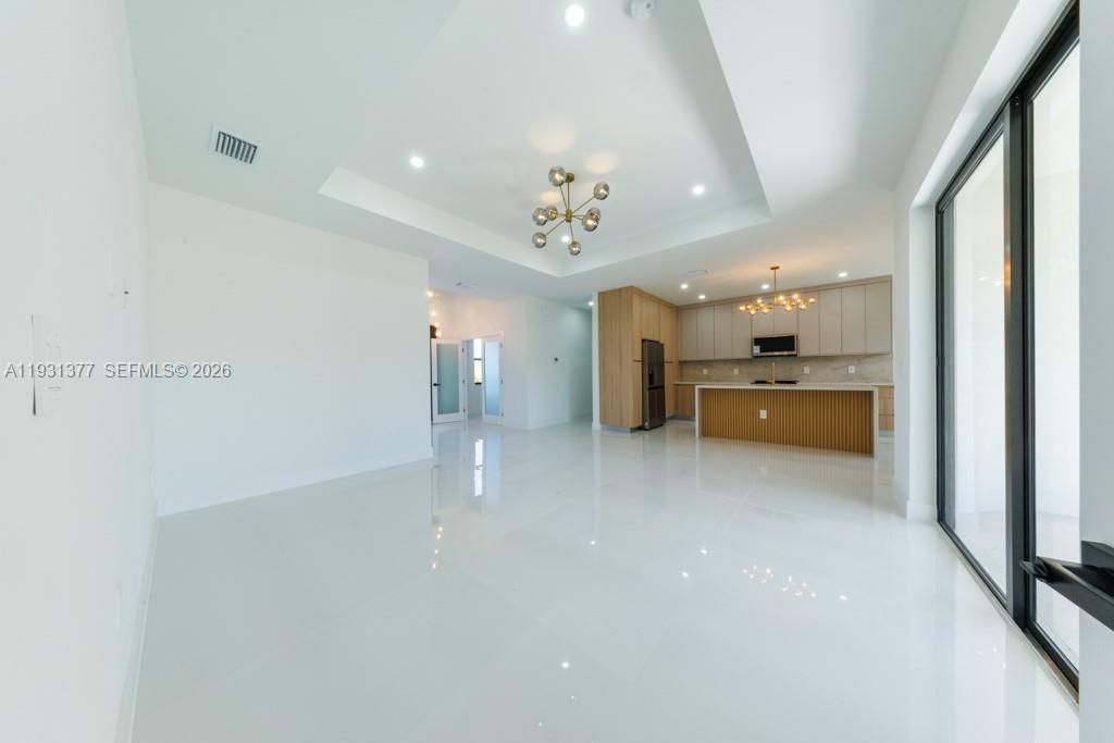 На продажу: $430,000 (4 спален, 2 ванн, 1719 Квадратных фут)