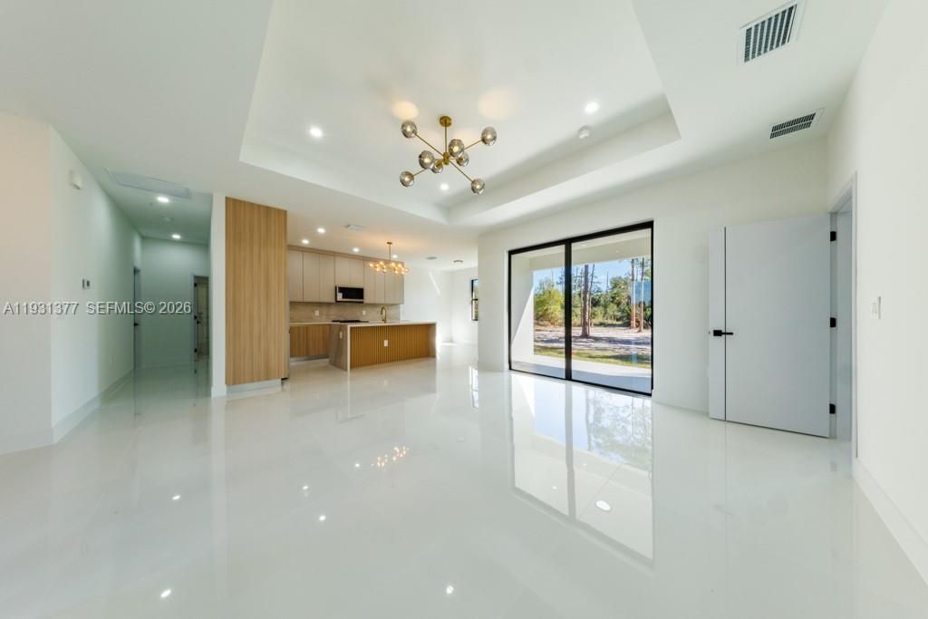 На продажу: $430,000 (4 спален, 2 ванн, 1719 Квадратных фут)