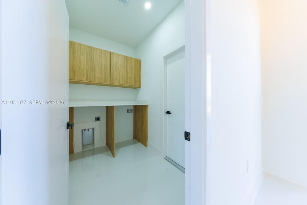 На продажу: $430,000 (4 спален, 2 ванн, 1719 Квадратных фут)