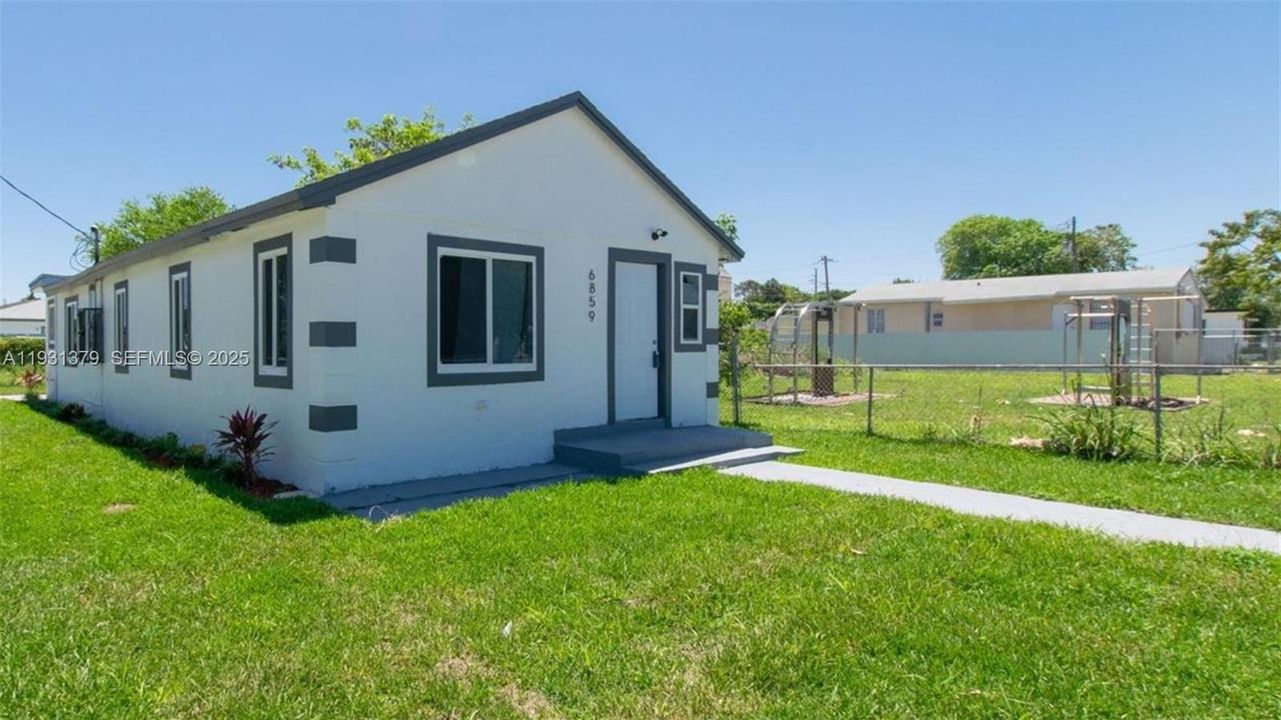 En Venta: $425,000 (3 camas, 2 baños, 1000 Pies cuadrados)