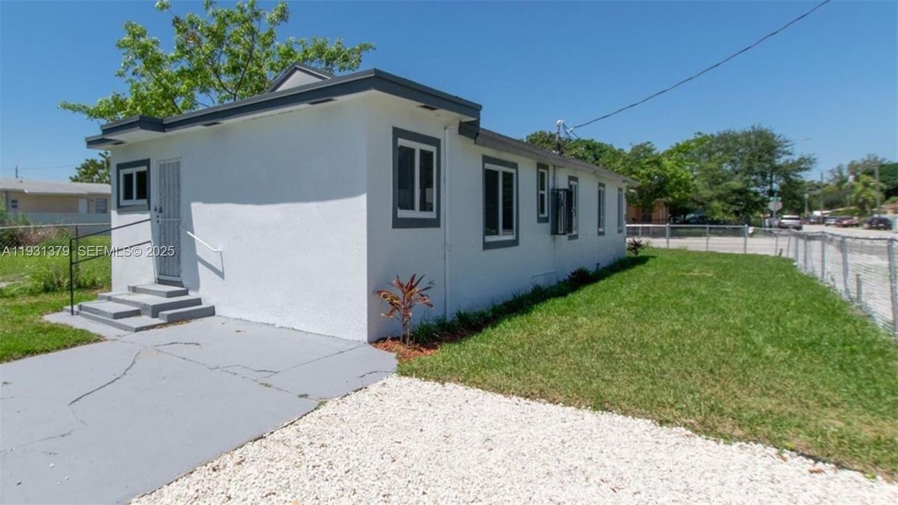 En Venta: $425,000 (3 camas, 2 baños, 1000 Pies cuadrados)