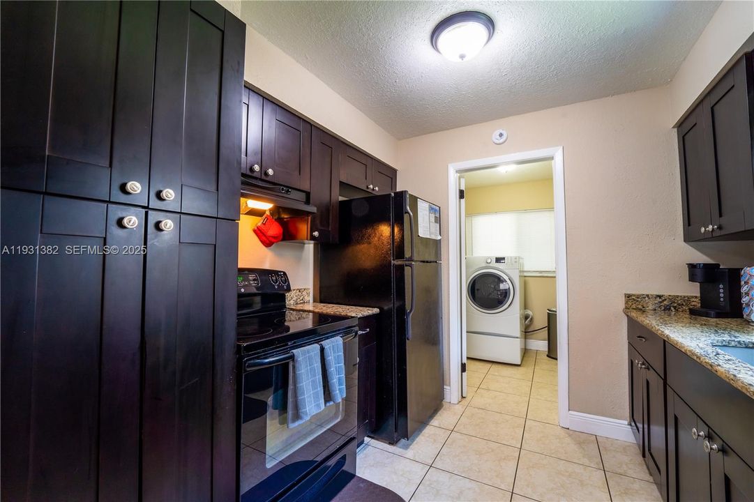 For Sale: $285,000 (3 beds, 2 baths, 1197 Square Feet)