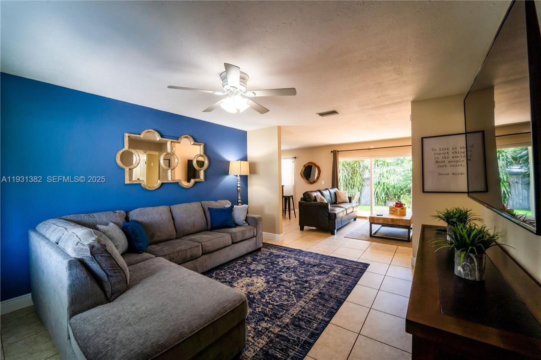 For Sale: $285,000 (3 beds, 2 baths, 1197 Square Feet)