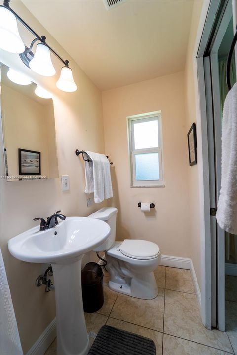 For Sale: $285,000 (3 beds, 2 baths, 1197 Square Feet)