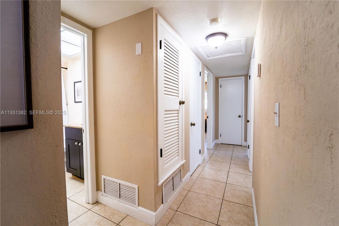 For Sale: $285,000 (3 beds, 2 baths, 1197 Square Feet)