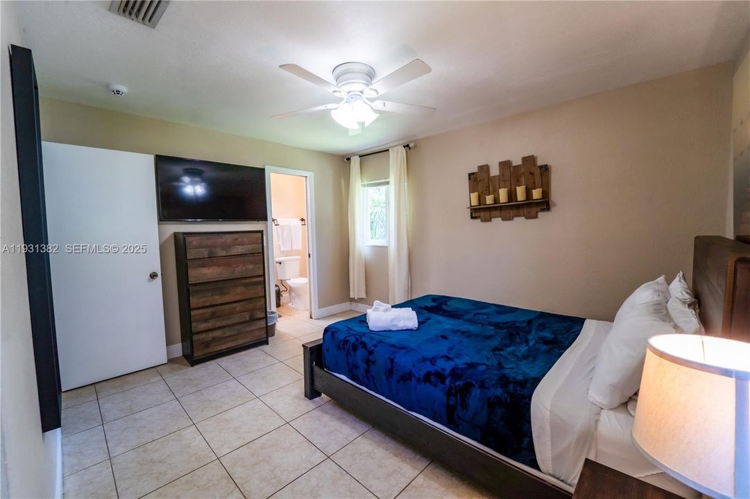 For Sale: $285,000 (3 beds, 2 baths, 1197 Square Feet)