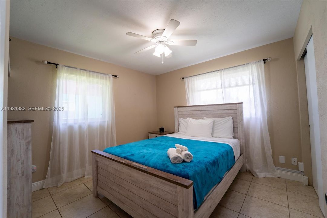 For Sale: $285,000 (3 beds, 2 baths, 1197 Square Feet)