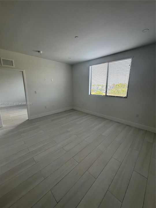 For Rent: $2,500 (2 beds, 2 baths, 865 Square Feet)