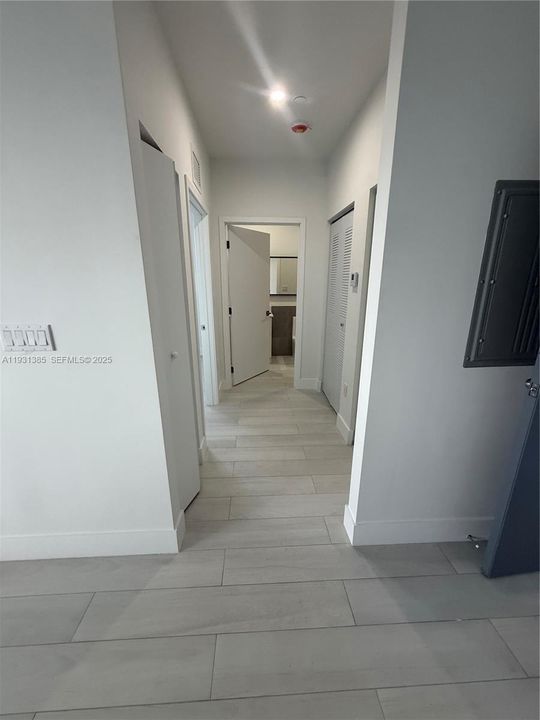 For Rent: $2,500 (2 beds, 2 baths, 865 Square Feet)