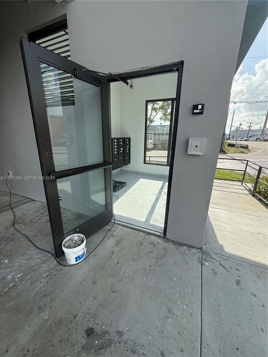 For Rent: $2,500 (2 beds, 2 baths, 865 Square Feet)