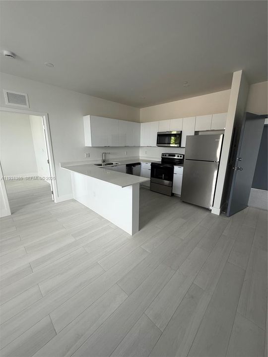 For Rent: $2,500 (2 beds, 2 baths, 865 Square Feet)