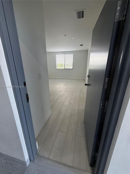 For Rent: $2,500 (2 beds, 2 baths, 865 Square Feet)