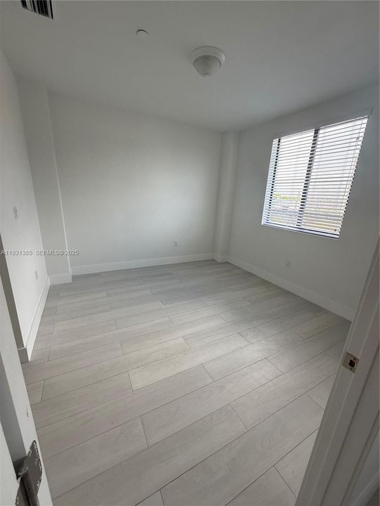 For Rent: $2,500 (2 beds, 2 baths, 865 Square Feet)