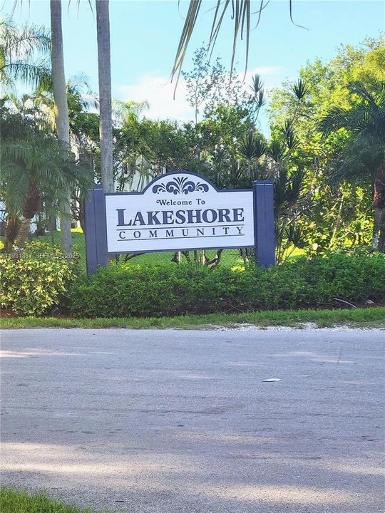 For Rent: $2,200 (2 beds, 1 baths, 960 Square Feet)