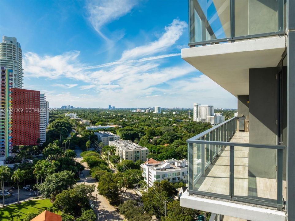 For Sale: $1,390,000 (2 beds, 2 baths, 1137 Square Feet)