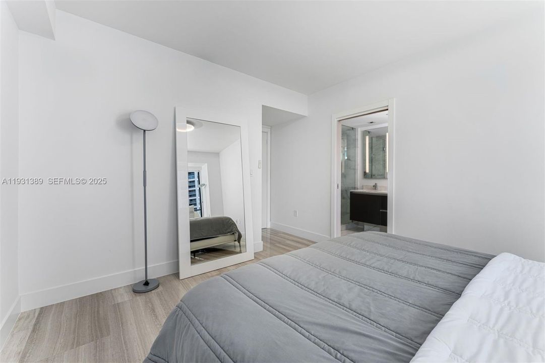 For Sale: $1,390,000 (2 beds, 2 baths, 1137 Square Feet)