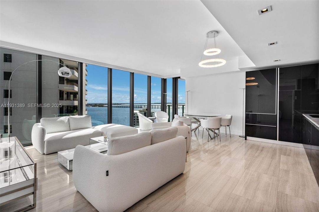 For Sale: $1,390,000 (2 beds, 2 baths, 1137 Square Feet)