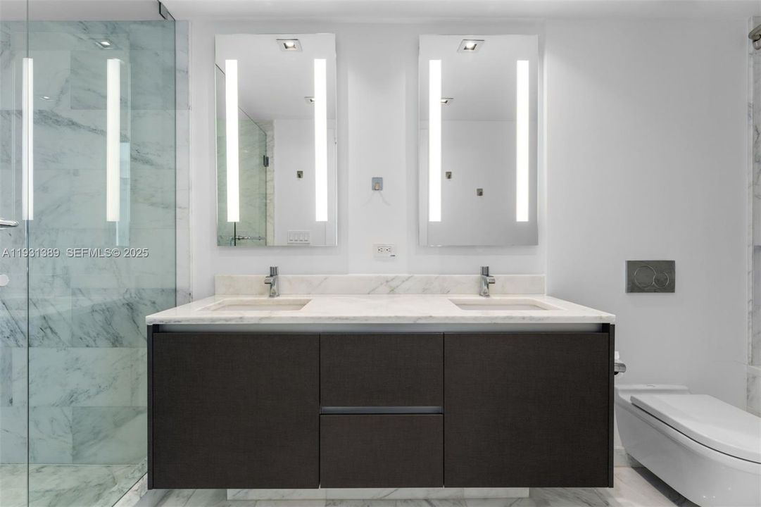 For Sale: $1,390,000 (2 beds, 2 baths, 1137 Square Feet)