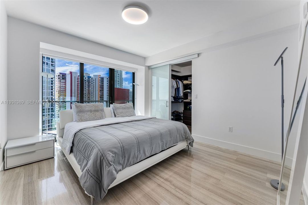 For Sale: $1,390,000 (2 beds, 2 baths, 1137 Square Feet)