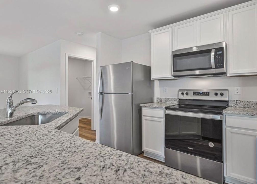 For Sale: $323,000 (3 beds, 2 baths, 1461 Square Feet)