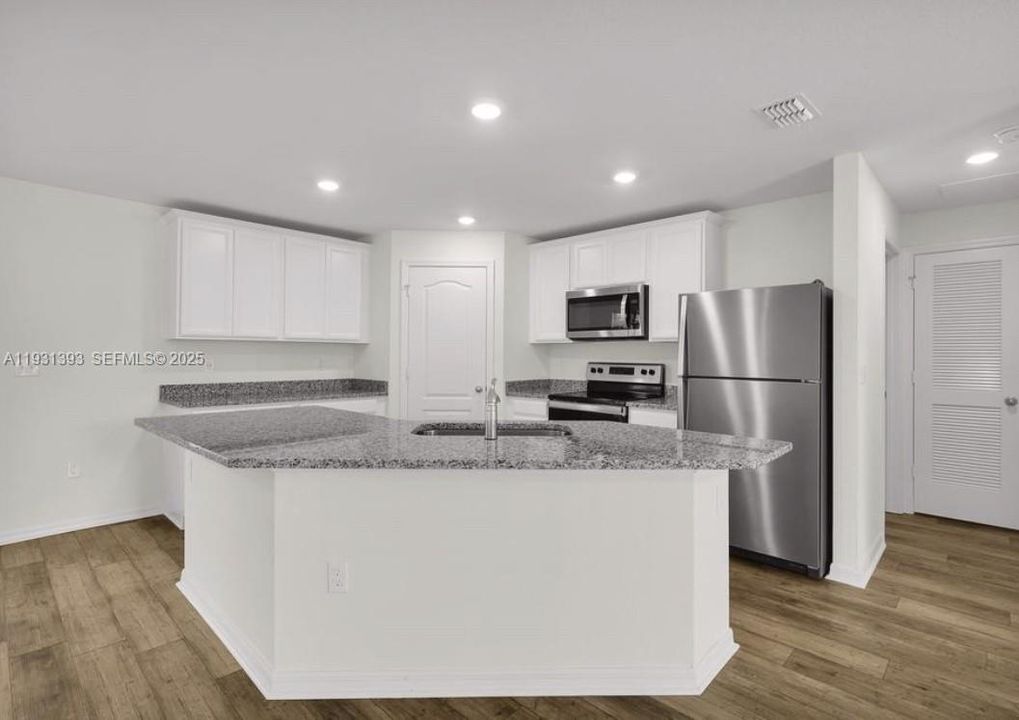 For Sale: $323,000 (3 beds, 2 baths, 1461 Square Feet)