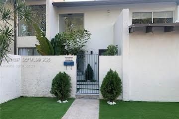 For Rent: $3,200 (3 beds, 2 baths, 1378 Square Feet)