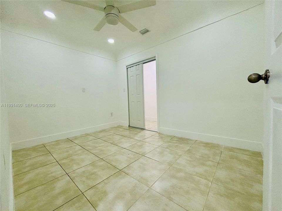For Rent: $3,000 (2 beds, 1 baths, 1968 Square Feet)