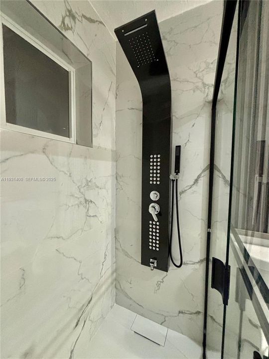 For Rent: $3,000 (2 beds, 1 baths, 1968 Square Feet)