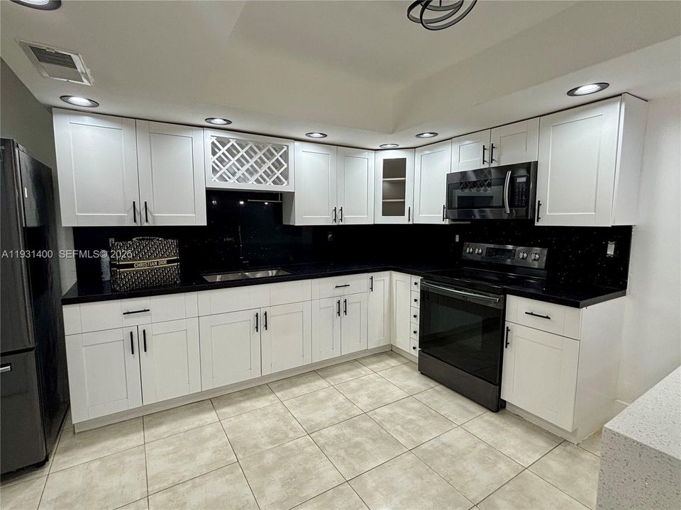 For Rent: $3,000 (2 beds, 1 baths, 1968 Square Feet)