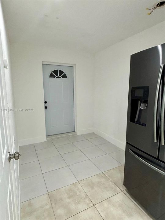 For Rent: $3,000 (2 beds, 1 baths, 1968 Square Feet)