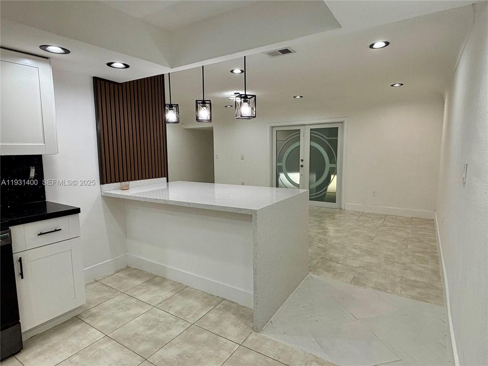 For Rent: $3,000 (2 beds, 1 baths, 1968 Square Feet)