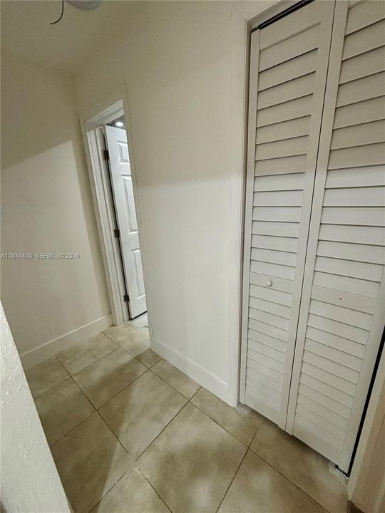 For Rent: $3,000 (2 beds, 1 baths, 1968 Square Feet)