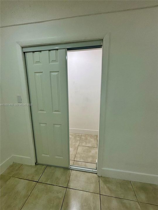 For Rent: $3,000 (2 beds, 1 baths, 1968 Square Feet)