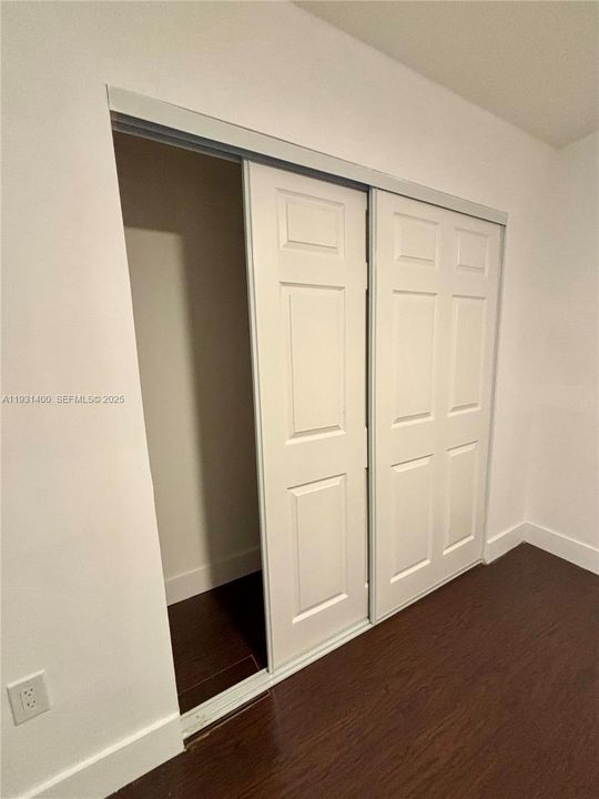 For Rent: $3,000 (2 beds, 1 baths, 1968 Square Feet)