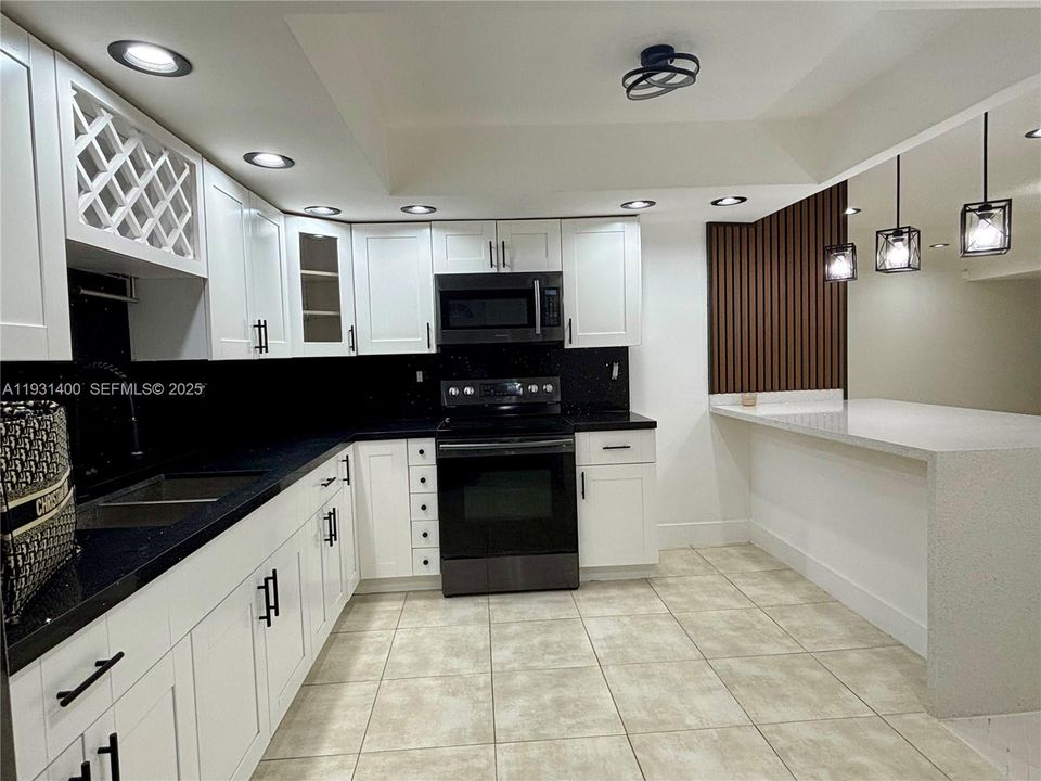 For Rent: $3,000 (2 beds, 1 baths, 1968 Square Feet)