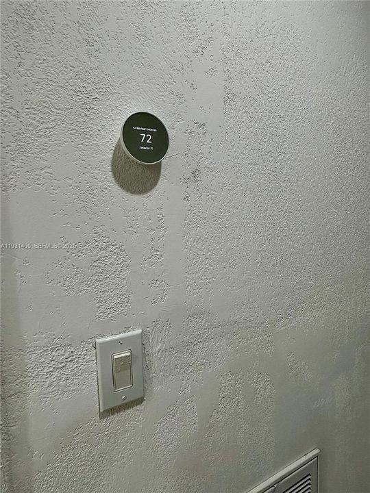 For Rent: $3,000 (2 beds, 1 baths, 1968 Square Feet)